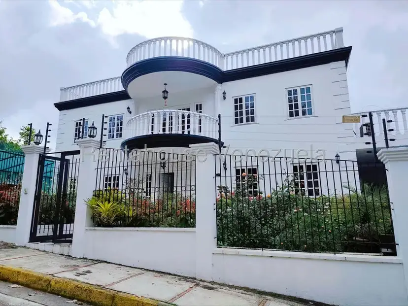 Casa (Multipes Niveles) en Venta en Lomas de La Lagunita, Distrito Metropolitano