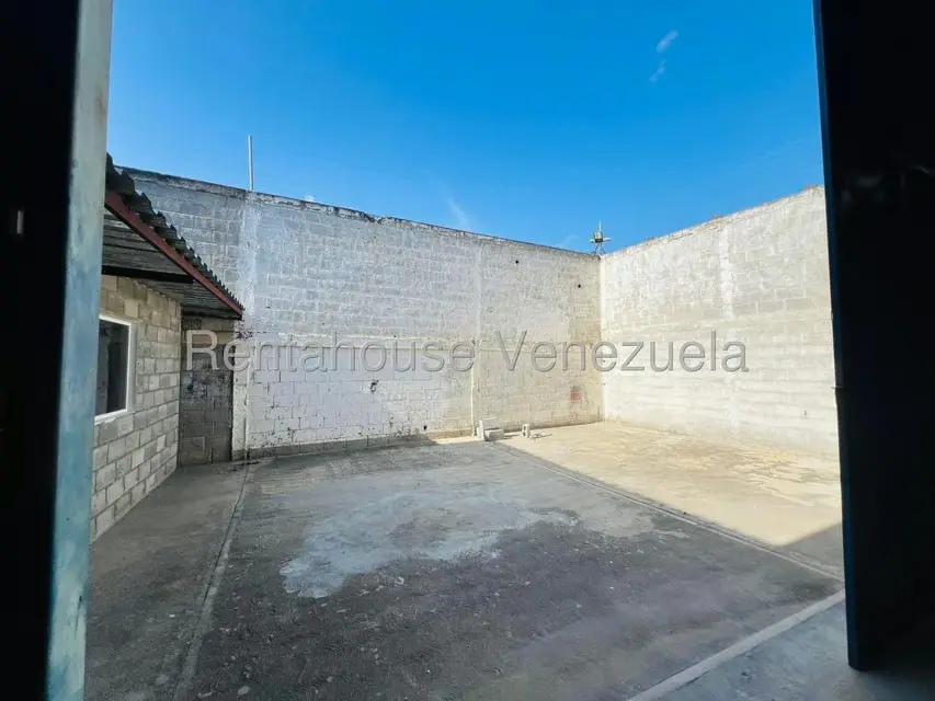 Local Comercial en Venta en Zona Industrial 3, Lara - 17