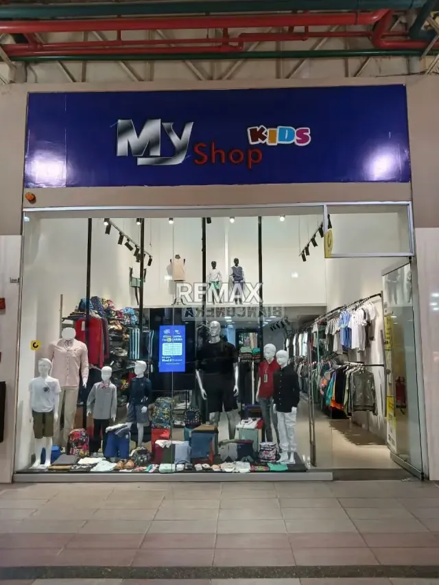 Venta de Amplio Local con Mezzanina, Centro Comercial Buenaventura, Guatire