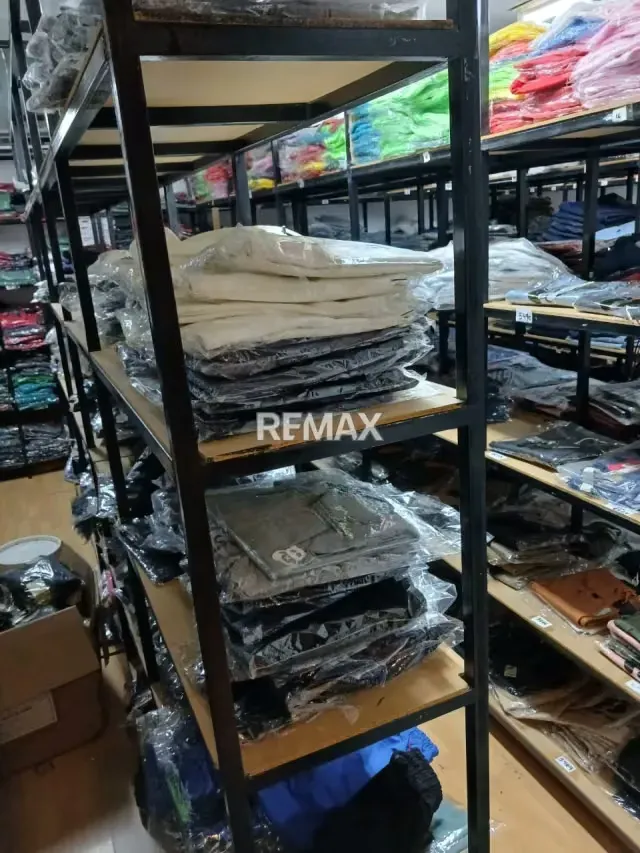 Venta de Amplio Local con Mezzanina, Centro Comercial Buenaventura, Guatire - 12