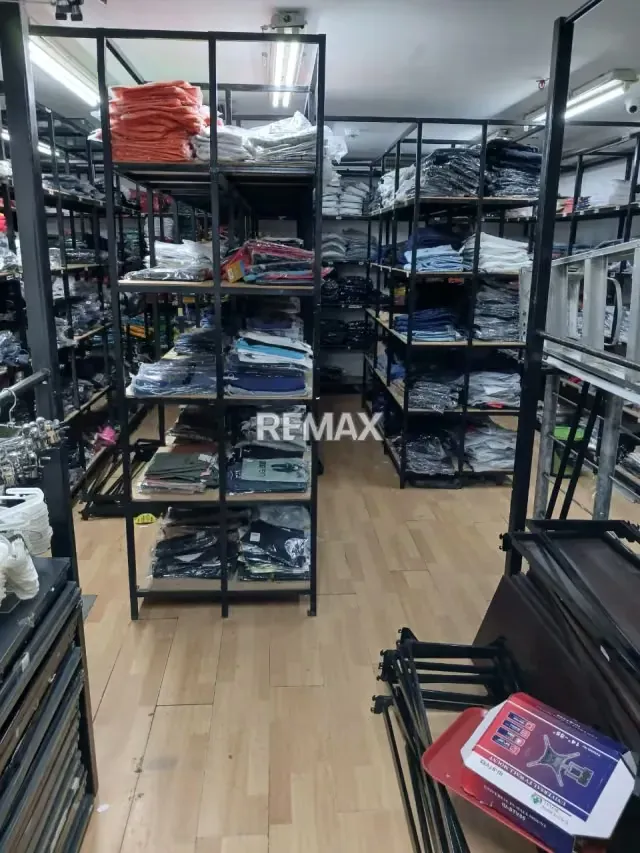 Venta de Amplio Local con Mezzanina, Centro Comercial Buenaventura, Guatire - 17