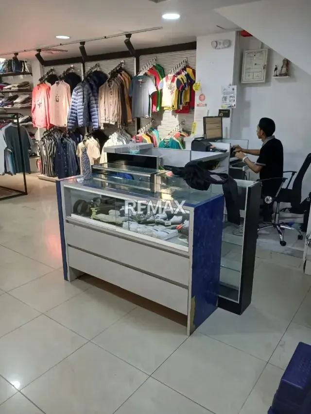 Venta de Amplio Local con Mezzanina, Centro Comercial Buenaventura, Guatire - 9