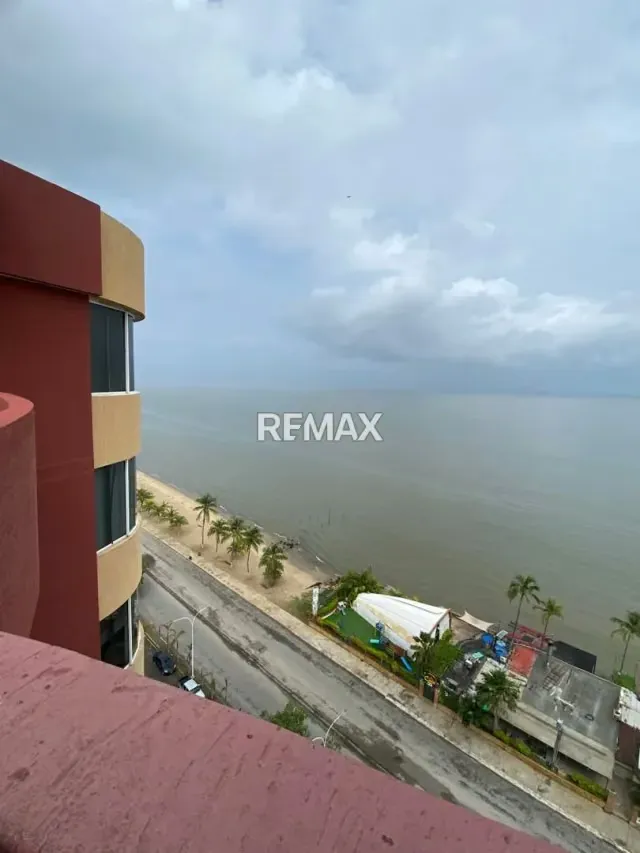 En Venta Pent House de Lujo con Terraza y Vista al Mar | Playa Mansa, Lechería - 3