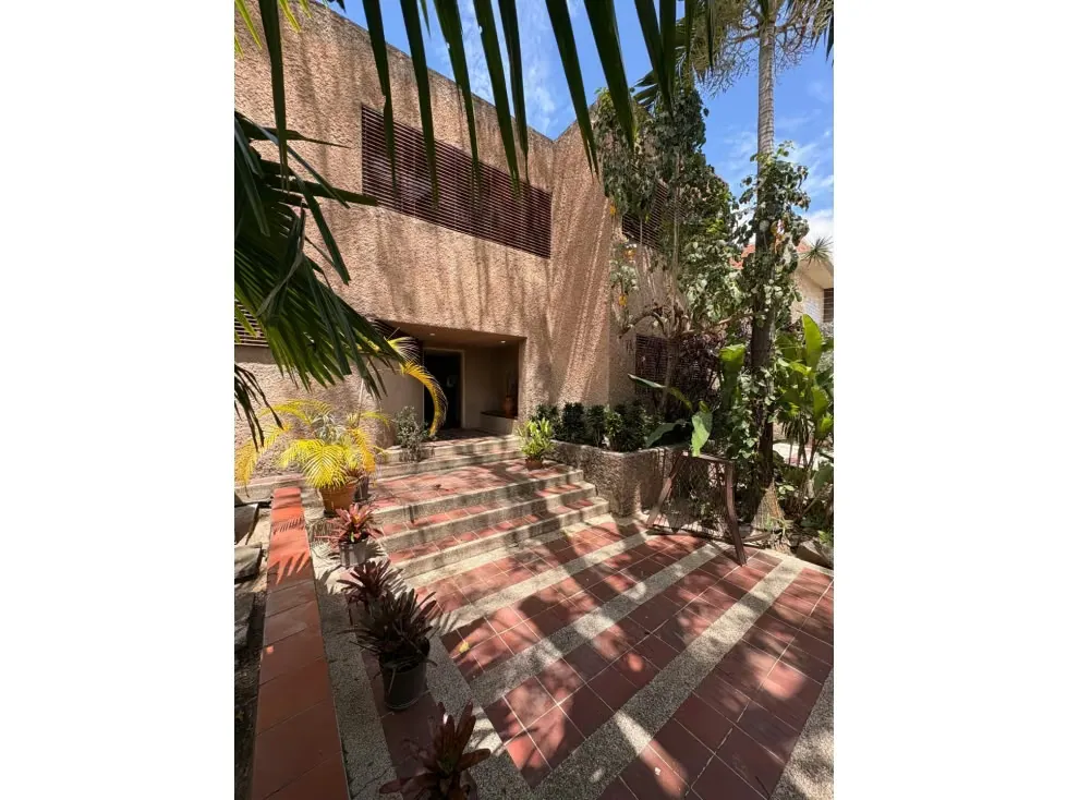 Casa para proyecto de remodelación en La Floresta - 2
