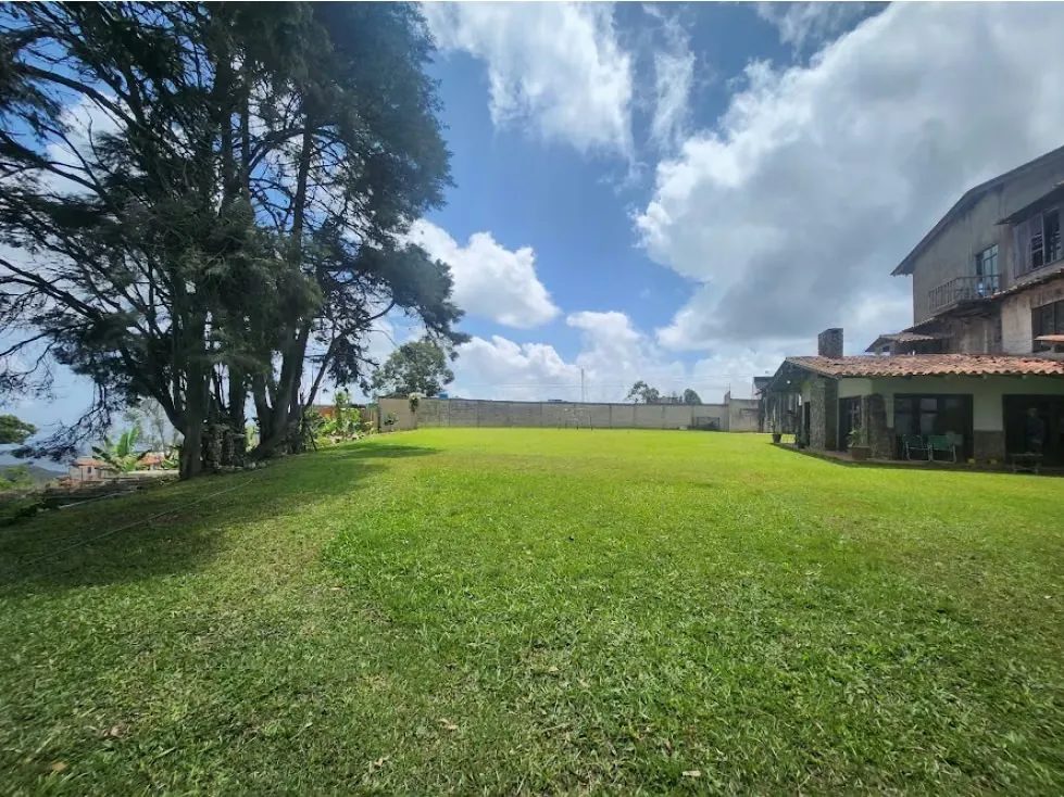 Vendo casa 350m2 km 11 del Junquito 6860 - 12