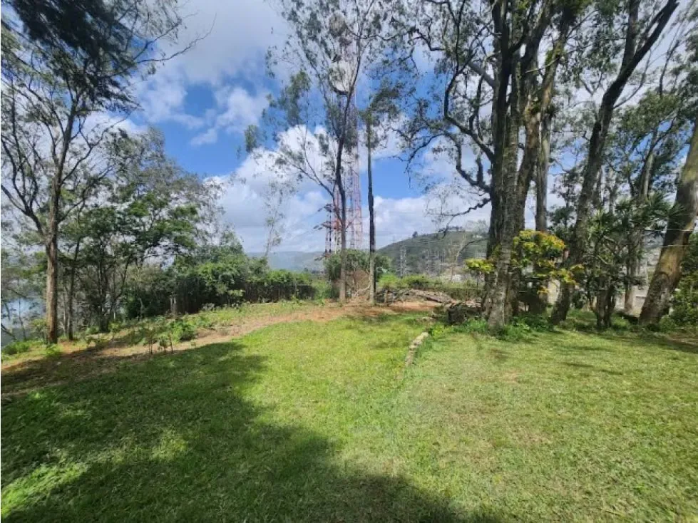 Vendo casa 350m2 km 11 del Junquito 6860 - 4
