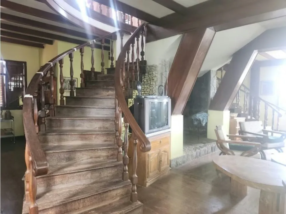 Vendo casa 350m2 km 11 del Junquito 6860 - 9