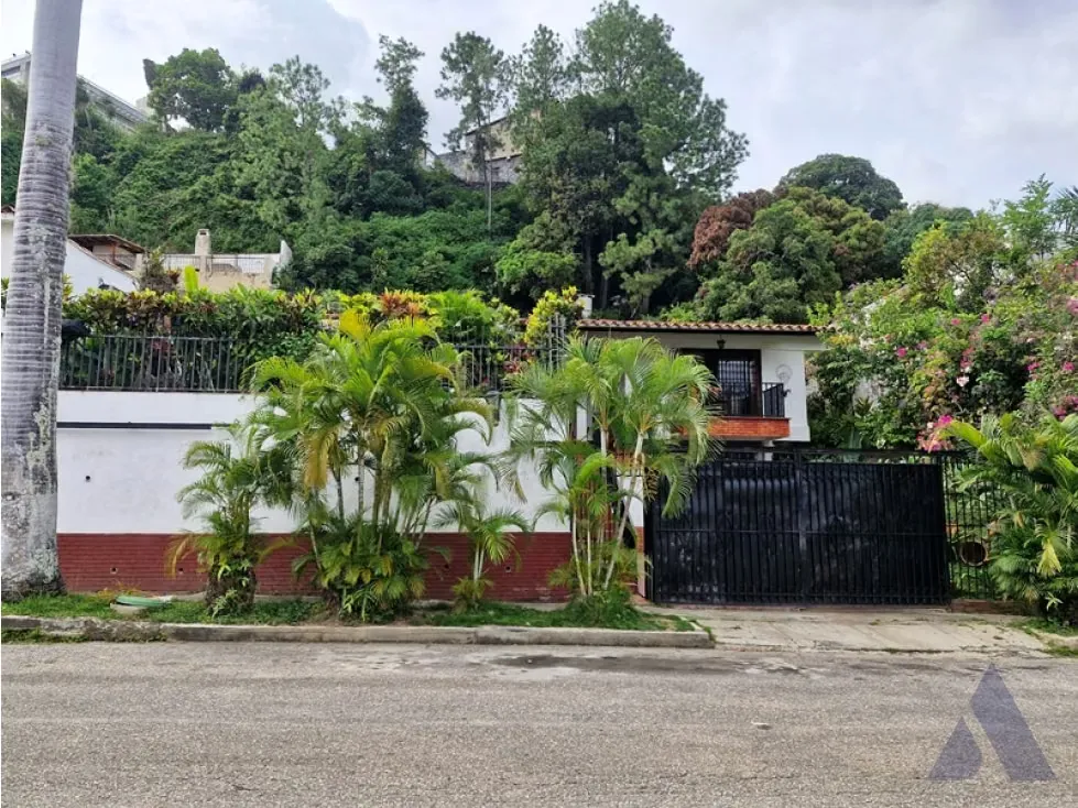 Vendo casa en calle cerrada 380m2 Prados del Este 4815 - 2