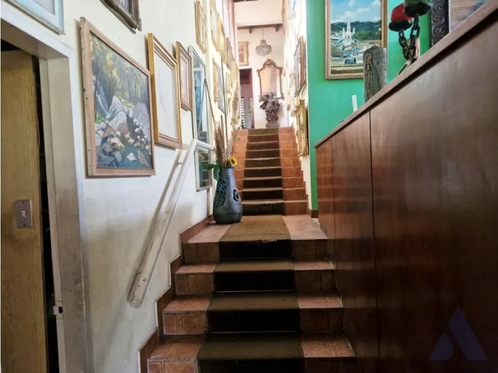 Vendo casa en calle cerrada 380m2 Prados del Este 4815 - 14