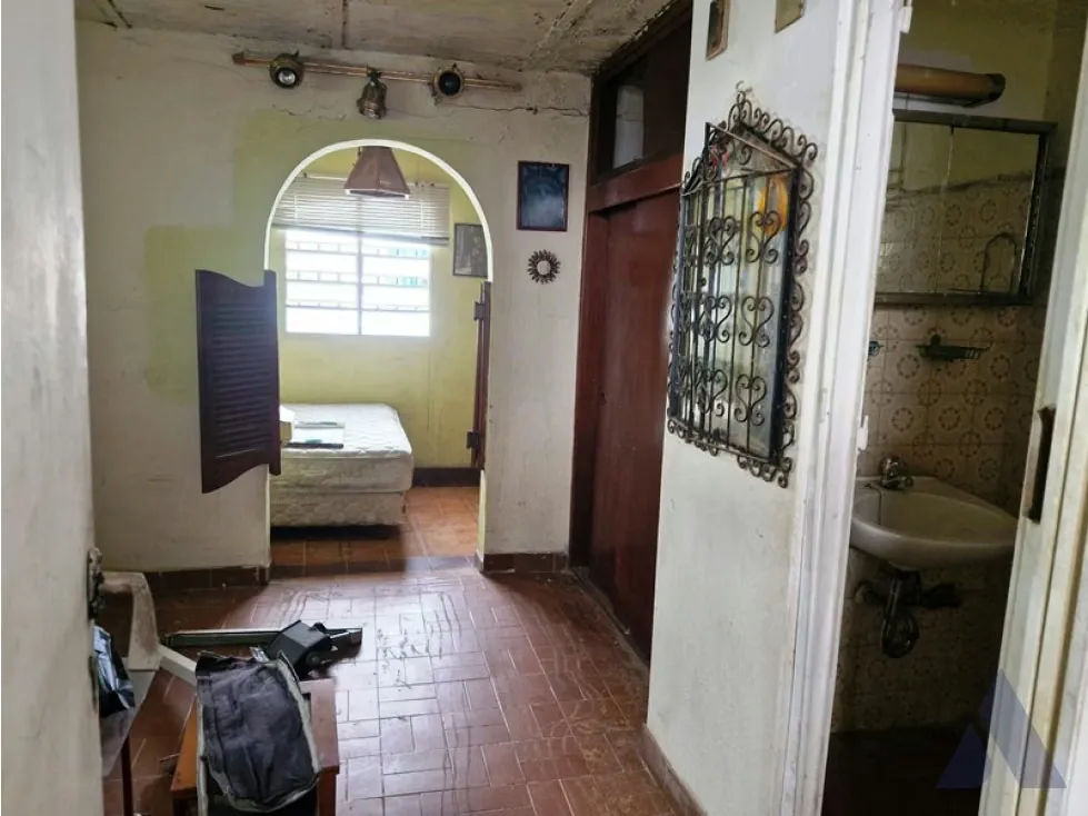 Vendo casa en calle cerrada 380m2 Prados del Este 4815 - 15