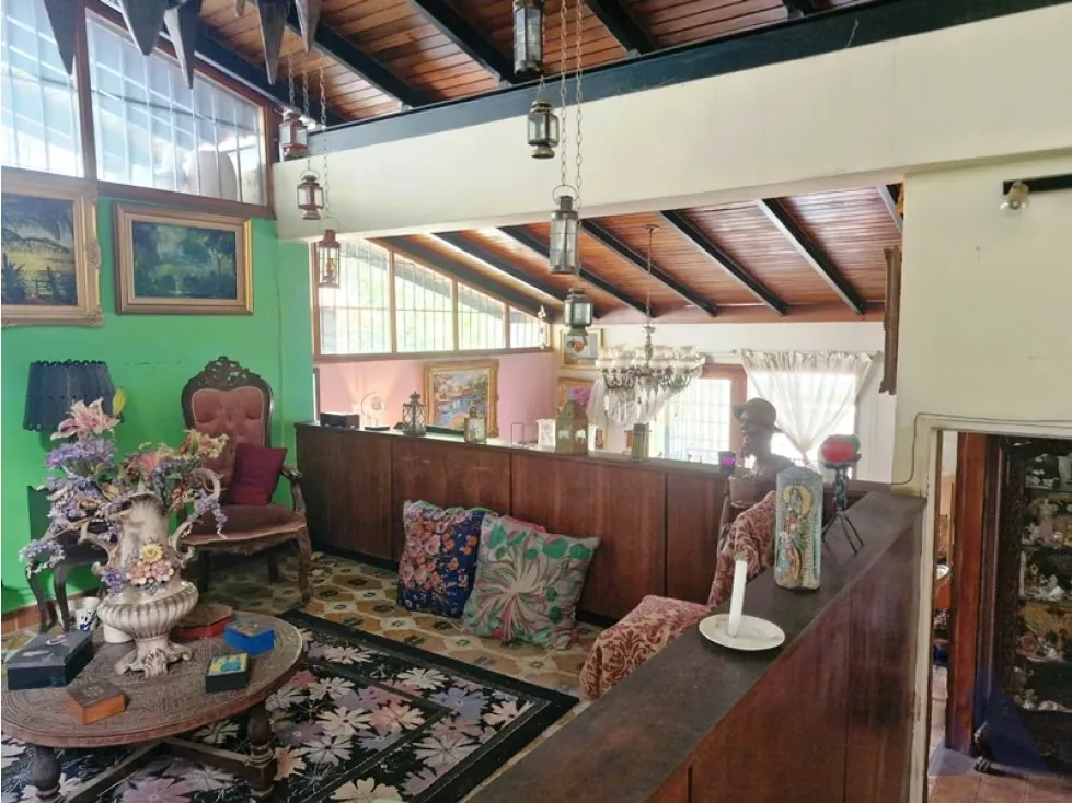 Vendo casa en calle cerrada 380m2 Prados del Este 4815 - 6