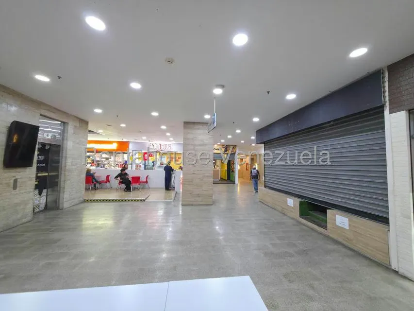 Local Comercial en Alquiler en Los Dos Caminos, Distrito Metropolitano - 3