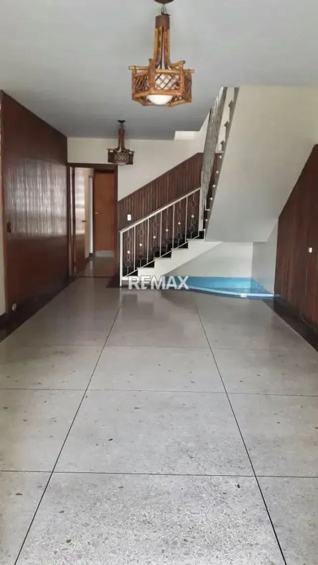 AMPLIA CASA EN VENTA MULTIPROPOSITO - 2