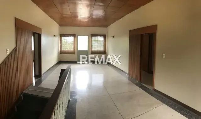 AMPLIA CASA EN VENTA MULTIPROPOSITO - 6