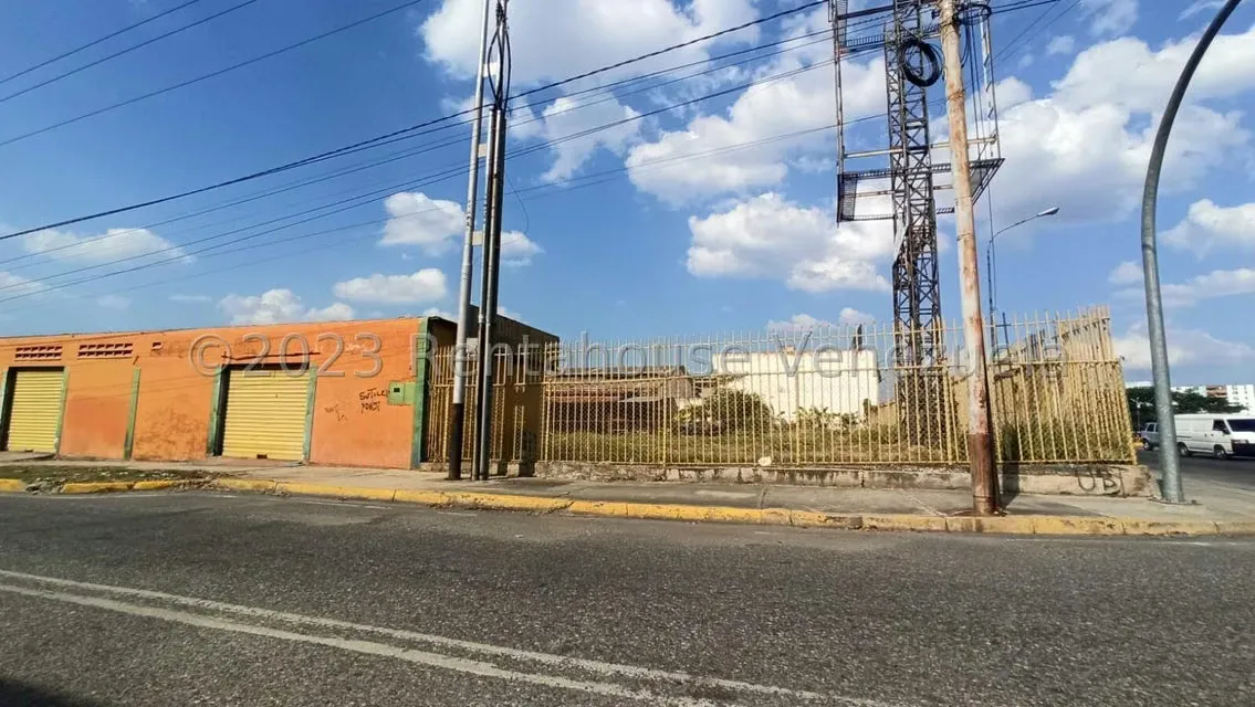Local Comercial en Venta en Zona Industrial 1, Lara - 30