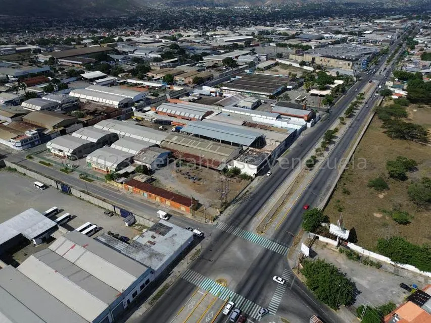 Local Comercial en Venta en Zona Industrial 1, Lara - 33