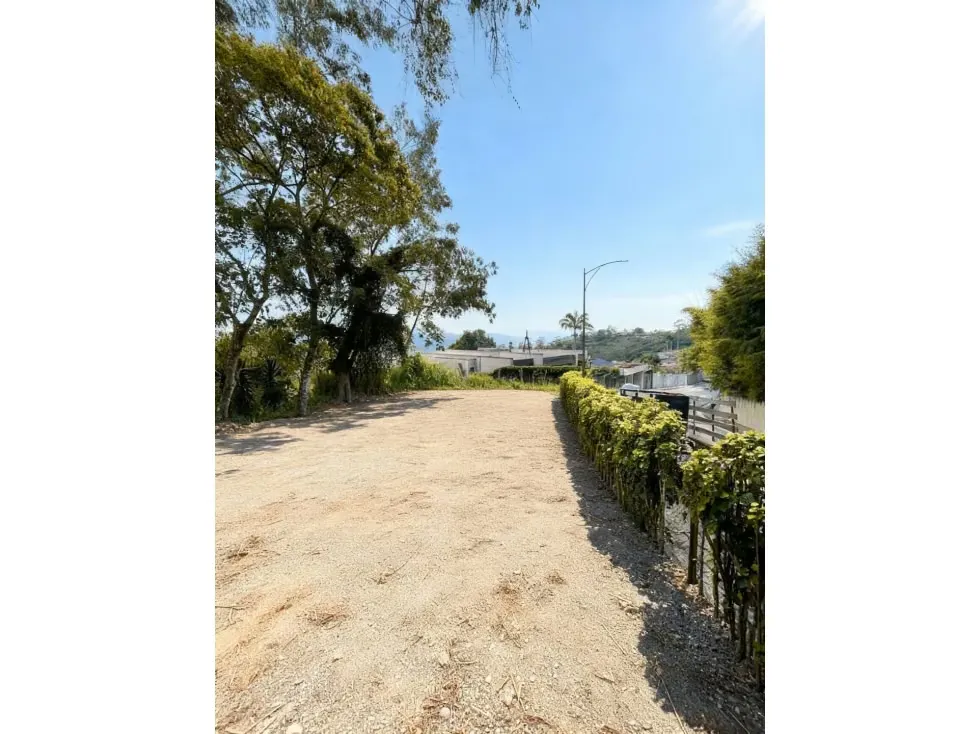 Se vende terreno en calle cerrada 3400m2 La Lagunita 5471 - 5