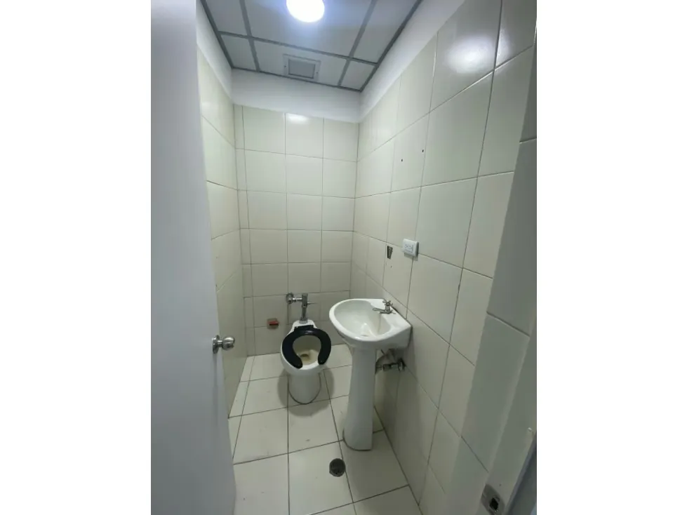 OFICINA EN ALQUILER 135 M2-URB. LOS RUICES - 6