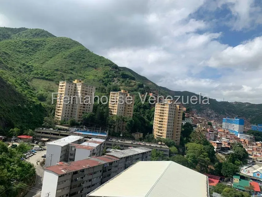 Apartamento (1 Nivel) en Alquiler en El Paraiso, Distrito Metropolitano - 11