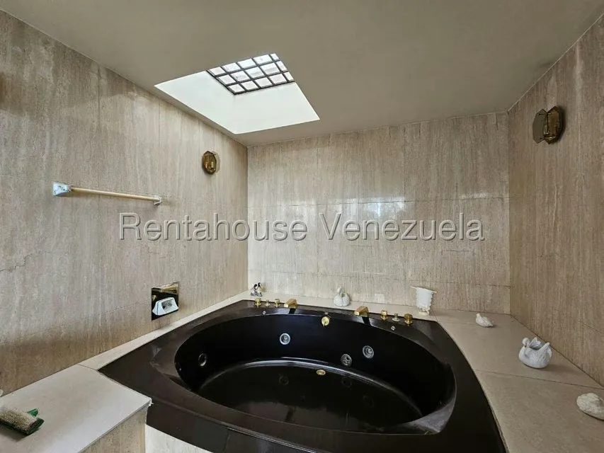 Casa (Multipes Niveles) en Venta en La Lagunita Country Club, Distrito Metropolitano - 60