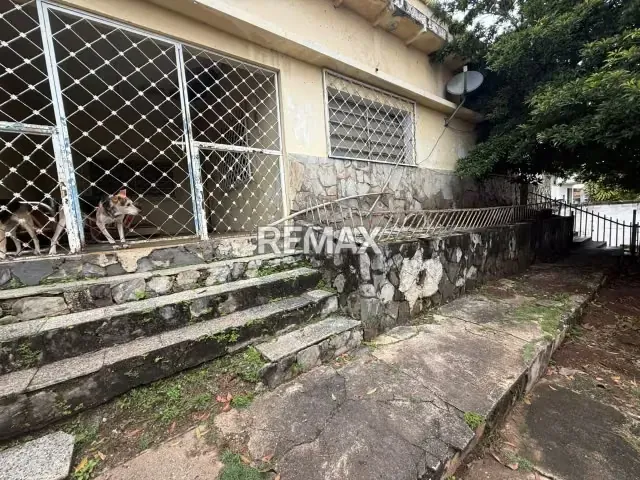 En Venta Para invertir Casa en Colinas de Santa Rosa - 2