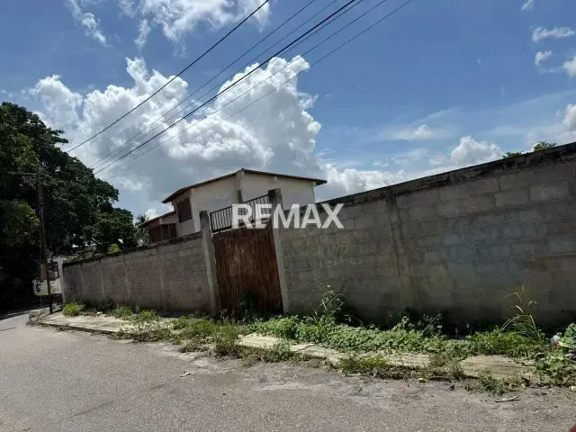 En Venta Para invertir Casa en Colinas de Santa Rosa - 5