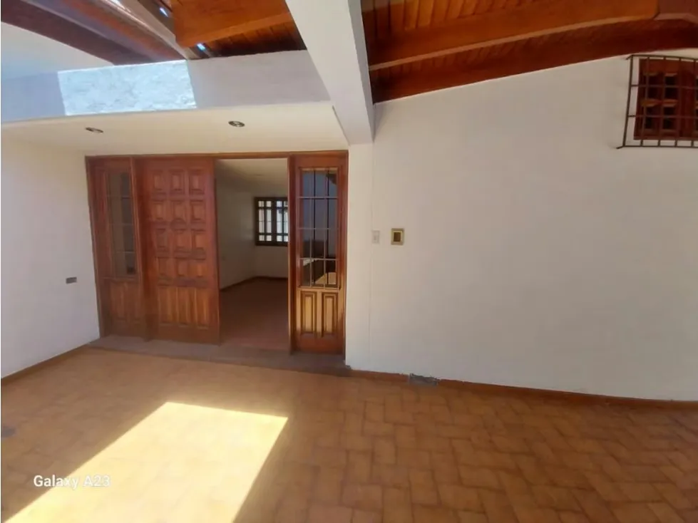 CASA EN VENTA/ALQUILER DE UN SOLO NIVEL EN CAURIMARE de 1096m2 - 2