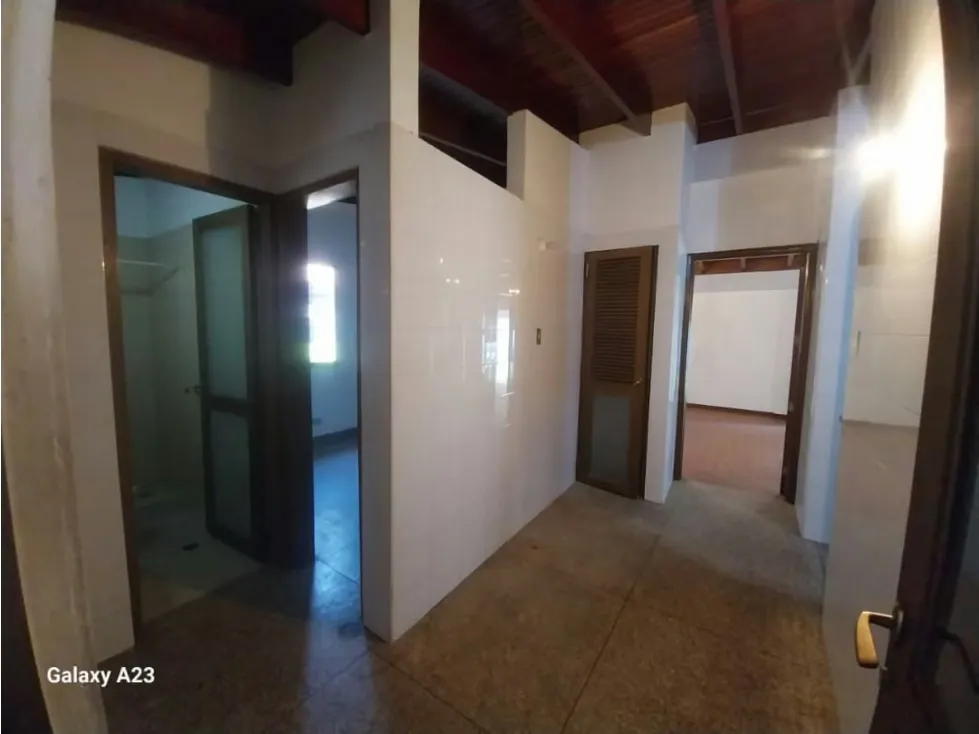 CASA EN VENTA/ALQUILER DE UN SOLO NIVEL EN CAURIMARE de 1096m2 - 12