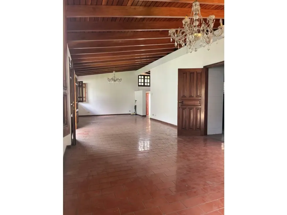 CASA EN VENTA/ALQUILER DE UN SOLO NIVEL EN CAURIMARE de 1096m2 - 26