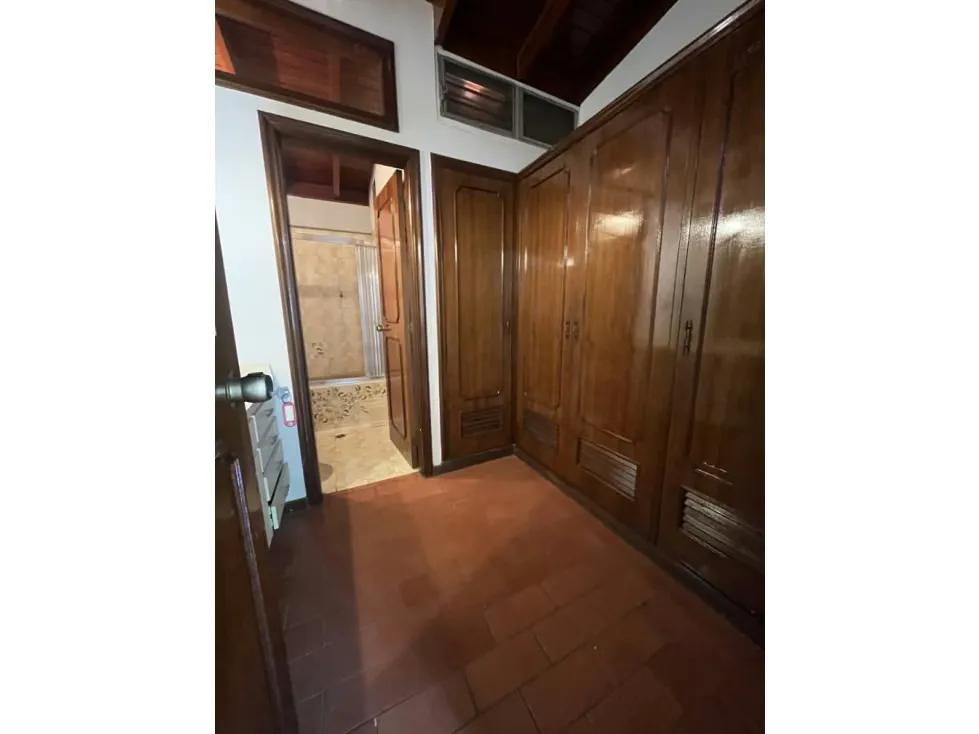 CASA EN VENTA/ALQUILER DE UN SOLO NIVEL EN CAURIMARE de 1096m2 - 28
