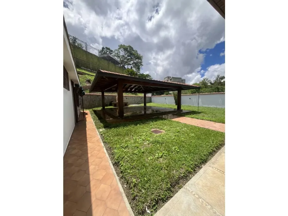CASA EN VENTA/ALQUILER DE UN SOLO NIVEL EN CAURIMARE de 1096m2 - 35