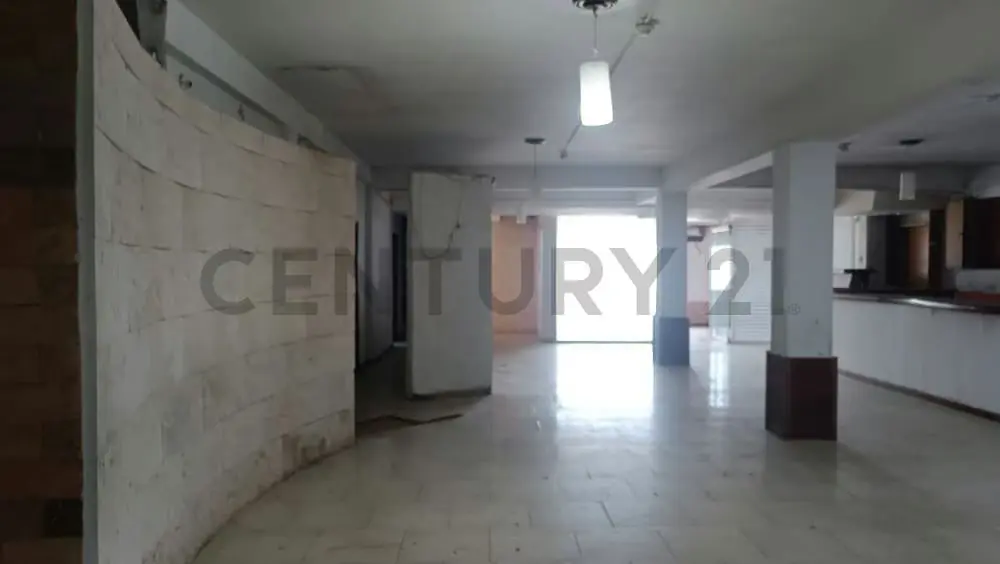 En venta, local para restaurant con Casa, terreno, oficinas y galpón - 11