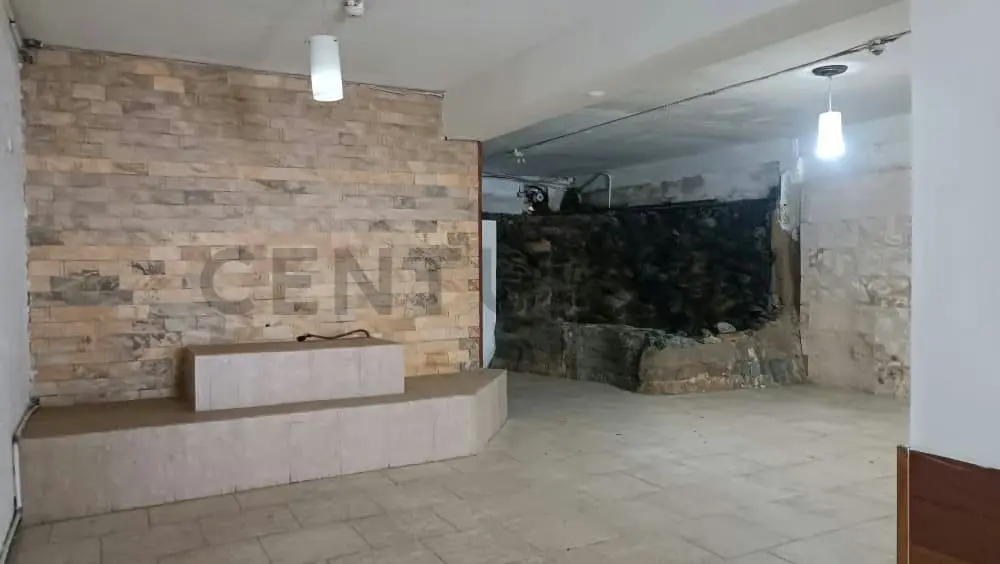 En venta, local para restaurant con Casa, terreno, oficinas y galpón - 13