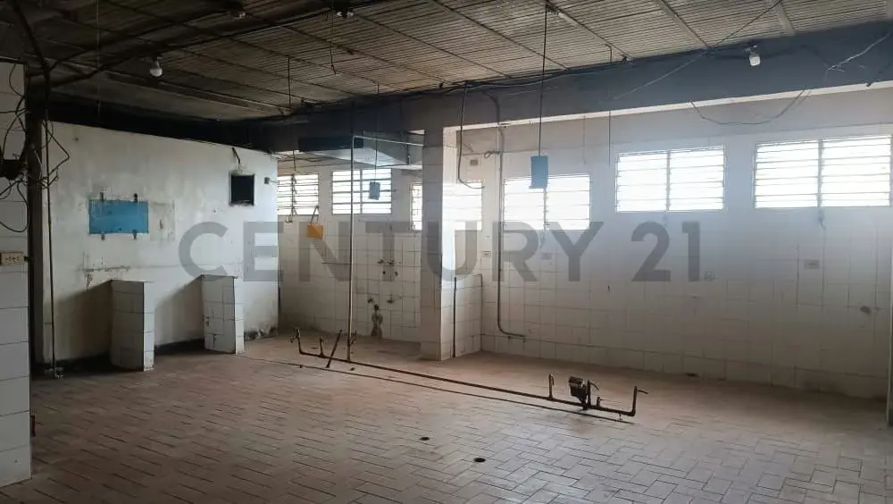 En venta, local para restaurant con Casa, terreno, oficinas y galpón - 20