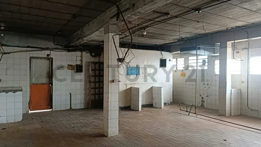 En venta, local para restaurant con Casa, terreno, oficinas y galpón - 21