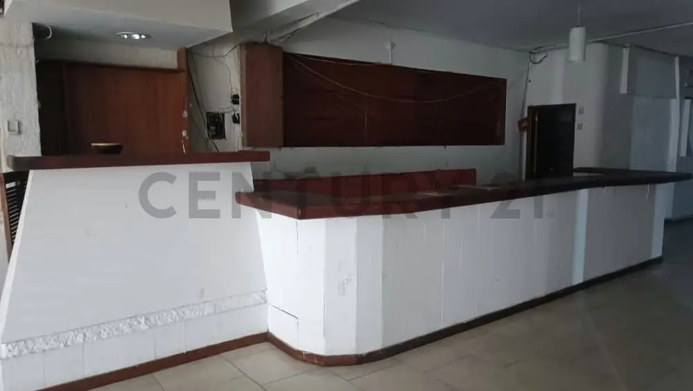 En venta, local para restaurant con Casa, terreno, oficinas y galpón - 22