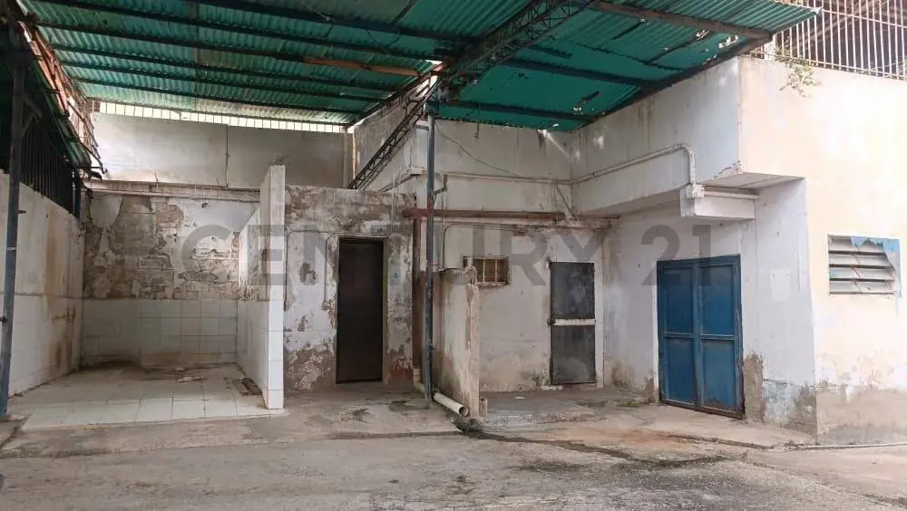 En venta, local para restaurant con Casa, terreno, oficinas y galpón - 25