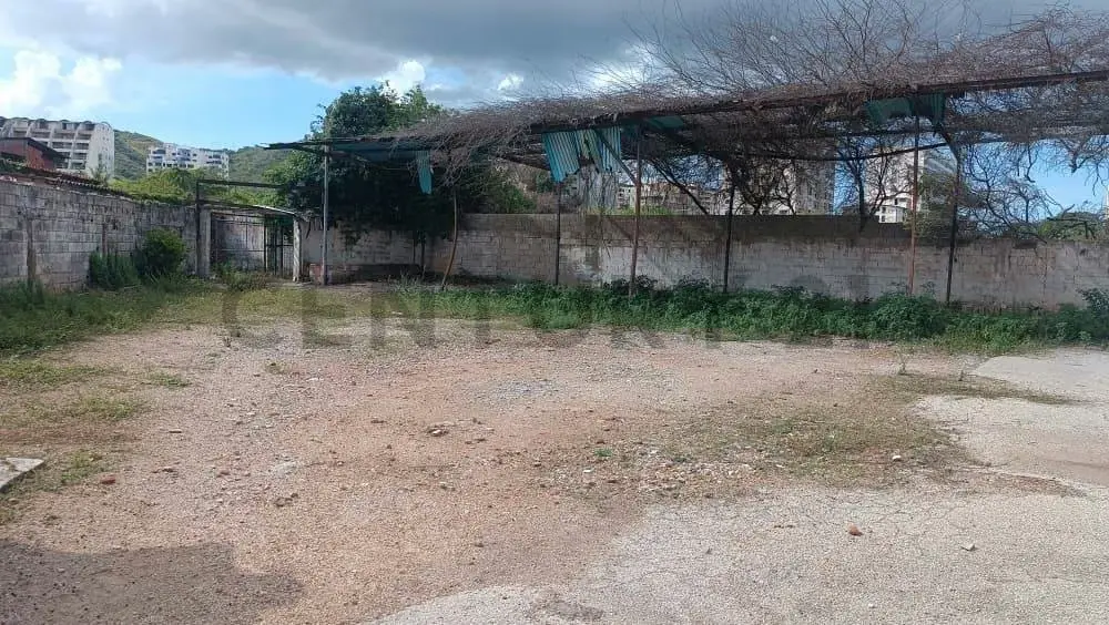 En venta, local para restaurant con Casa, terreno, oficinas y galpón - 28