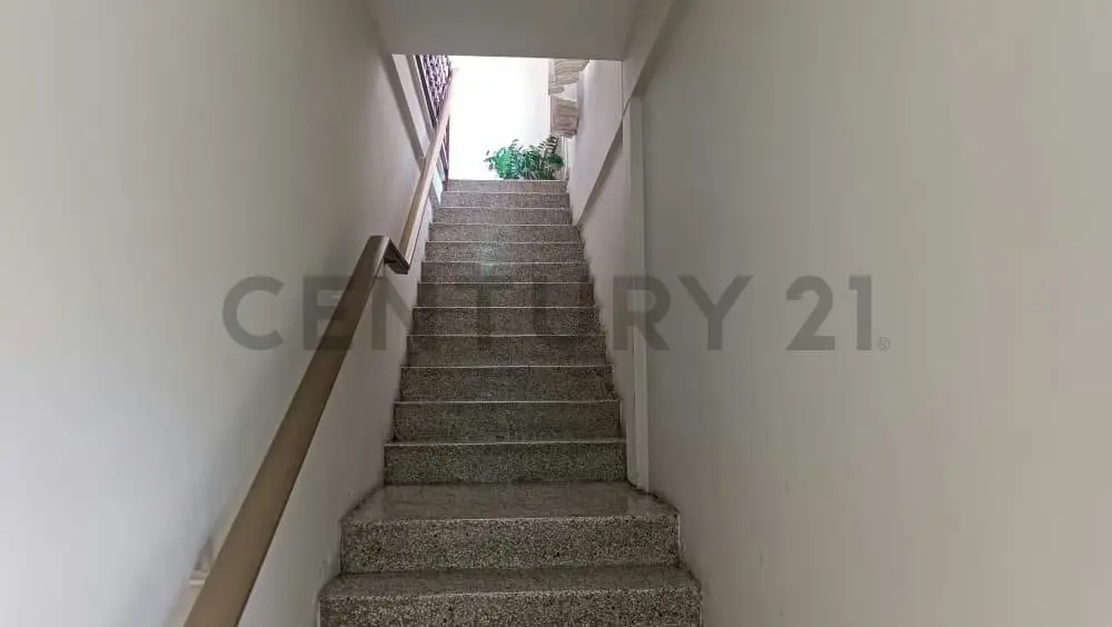 En venta, local para restaurant con Casa, terreno, oficinas y galpón - 32