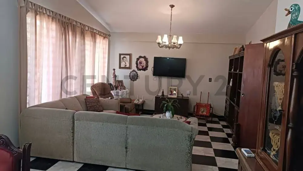 En venta, local para restaurant con Casa, terreno, oficinas y galpón - 33