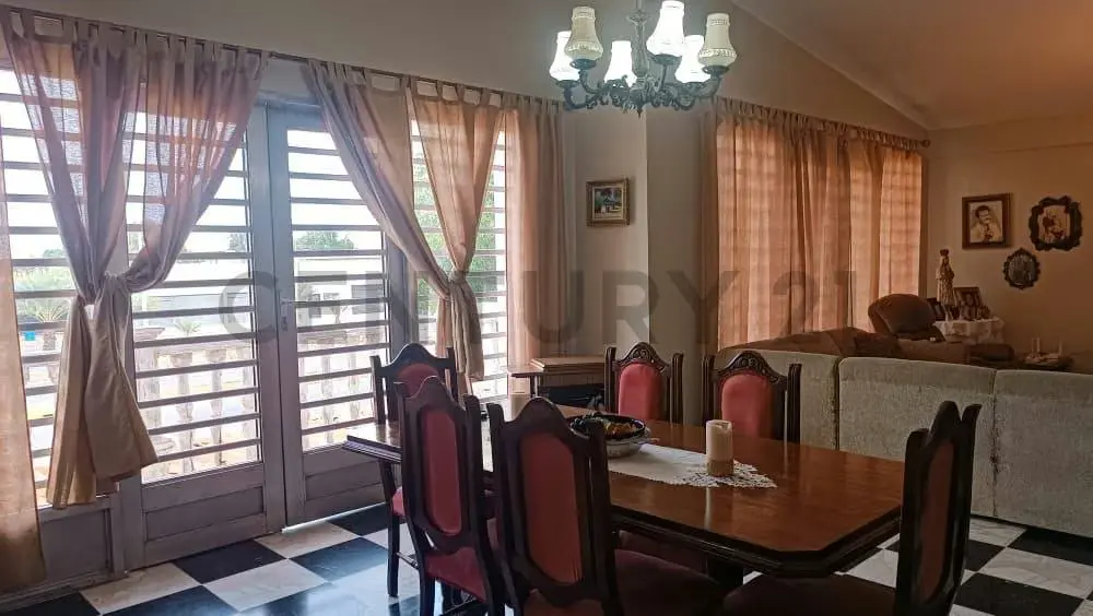 En venta, local para restaurant con Casa, terreno, oficinas y galpón - 36