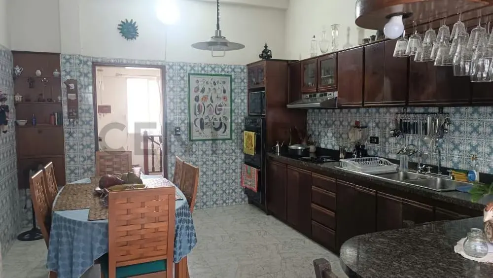 En venta, local para restaurant con Casa, terreno, oficinas y galpón - 40