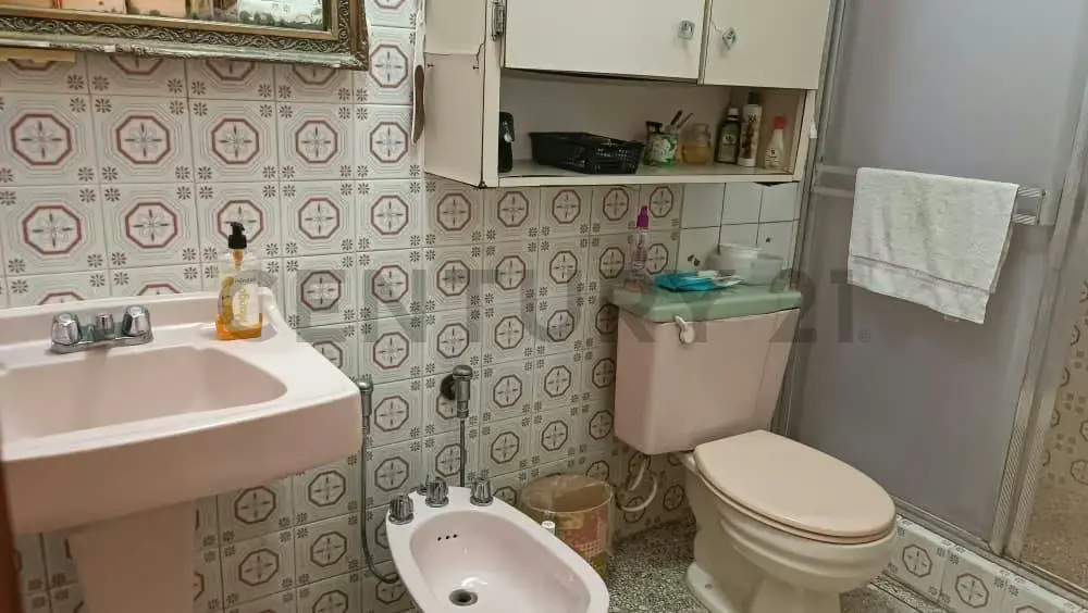 En venta, local para restaurant con Casa, terreno, oficinas y galpón - 46