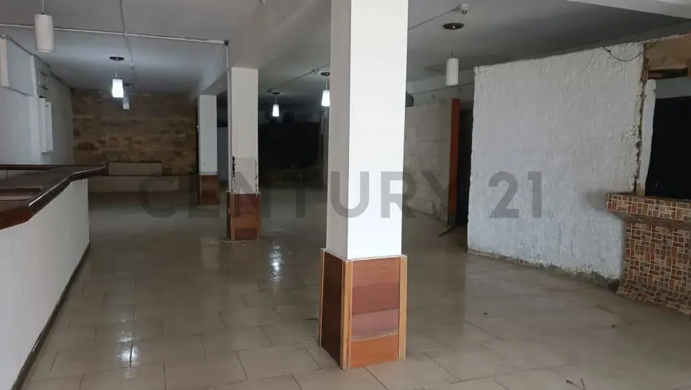 En venta, local para restaurant con Casa, terreno, oficinas y galpón - 5