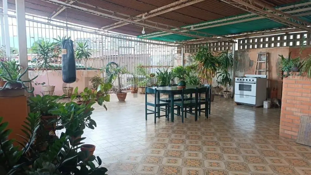 En venta, local para restaurant con Casa, terreno, oficinas y galpón - 52