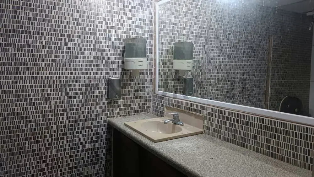 En venta, local para restaurant con Casa, terreno, oficinas y galpón - 7