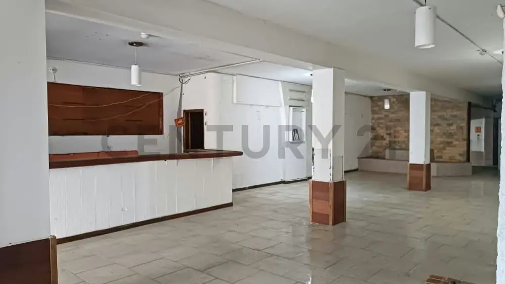 En venta, local para restaurant con Casa, terreno, oficinas y galpón - 9