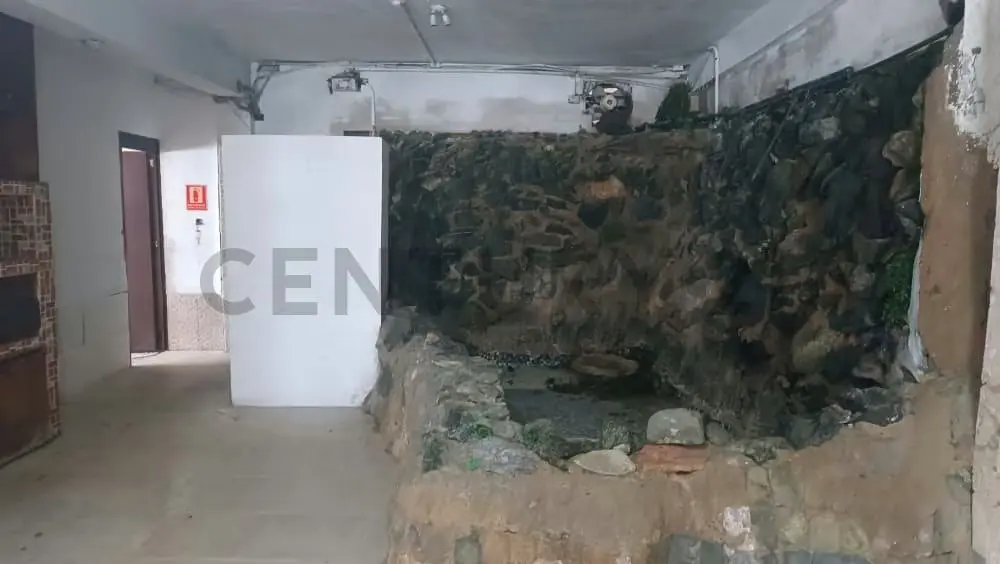 En venta, local para restaurant con Casa, terreno, oficinas y galpón - 10