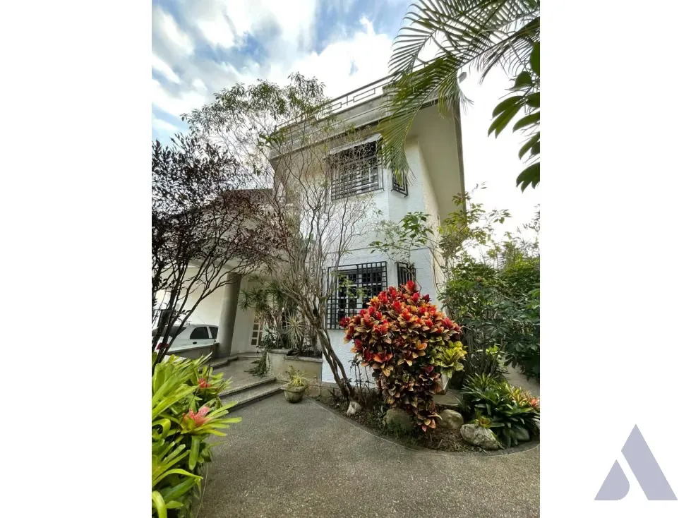 Vendo casa 680m2 Los Samanes 0900