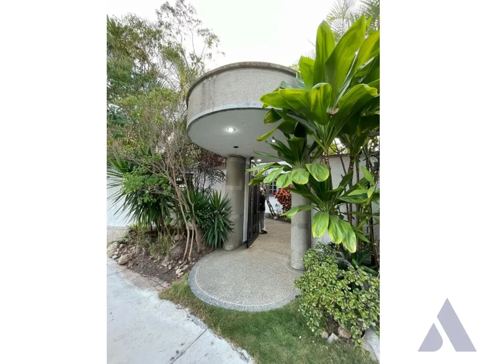 Vendo casa 680m2 Los Samanes 0900 - 2